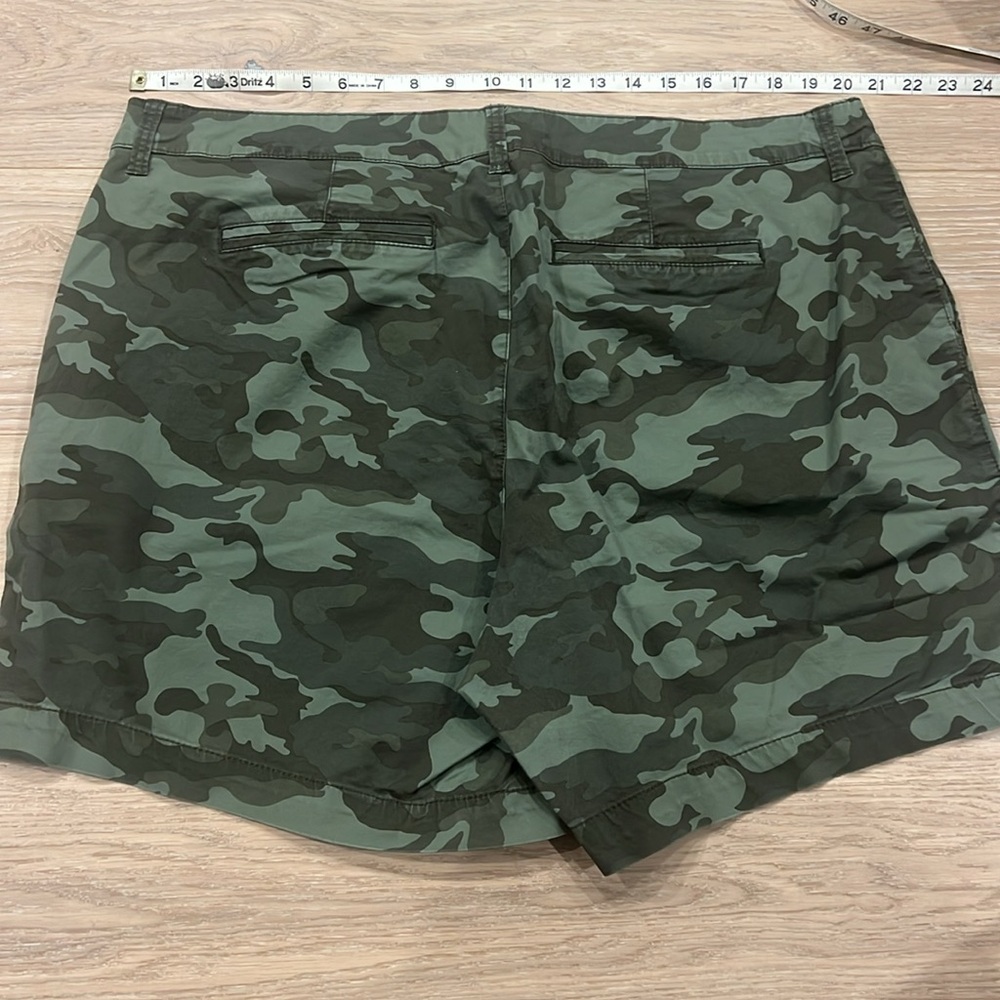 Old Navy Everyday High Rise Short 7in - Picture 3 of 4